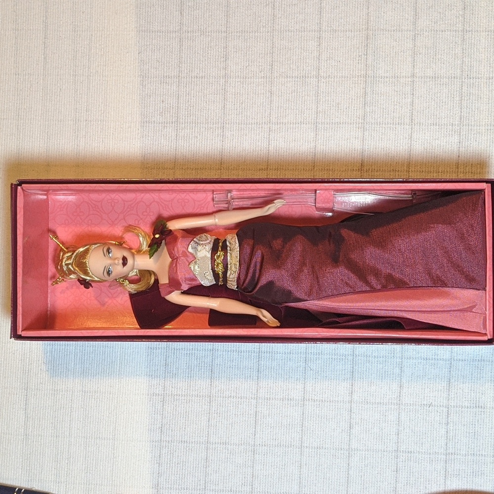 Vintage Barbie Exotic Intrigue Mattel Avon Doll